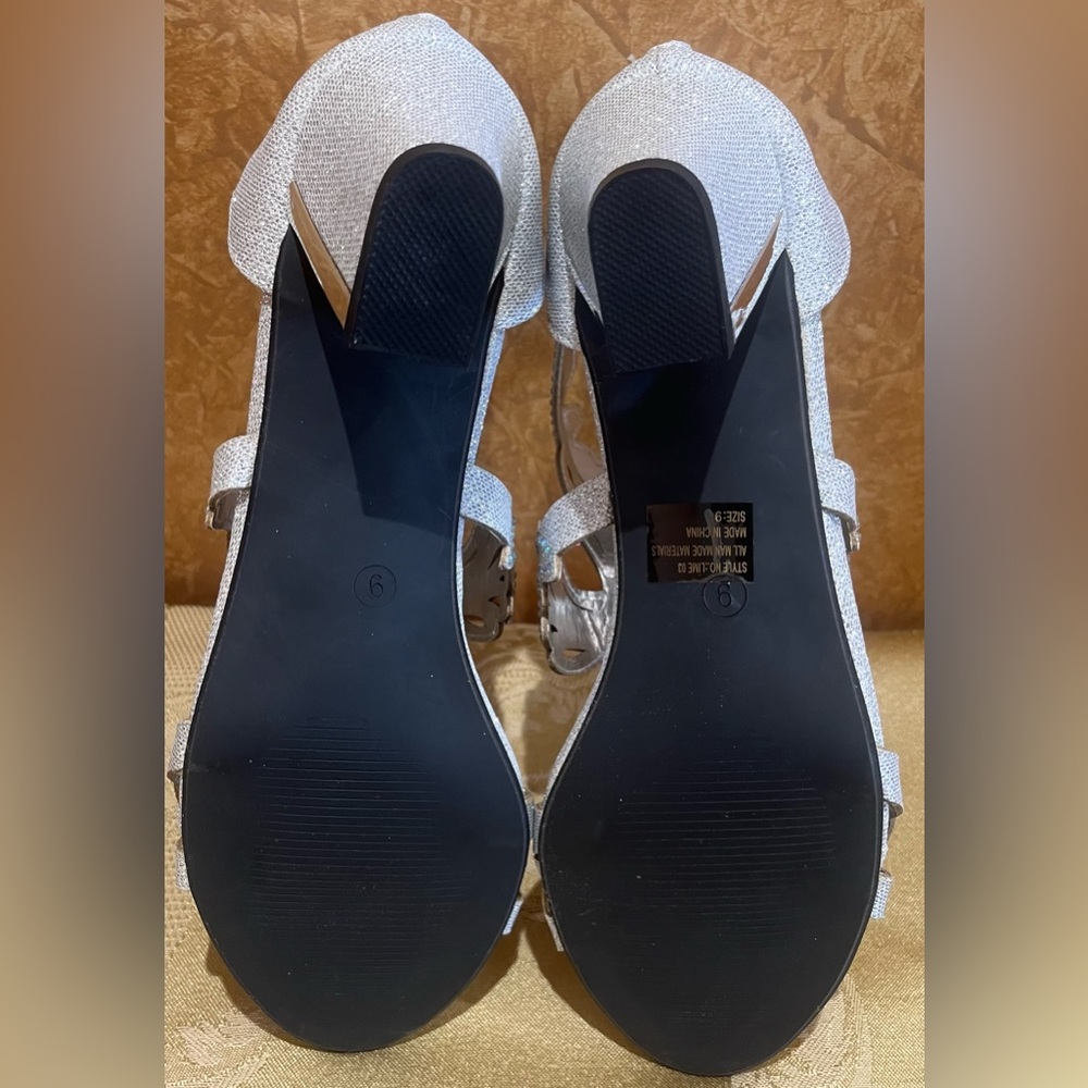 Shimmering Silver Women's Sandals, Size 9 - Picture 6 of 8